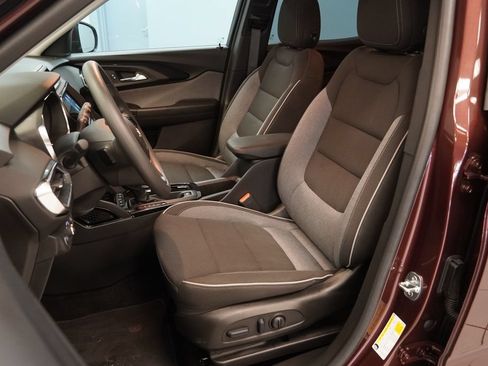 Used 2023 Chevrolet TrailBlazer LT w/ Convenience Package AWD/4WD image 3