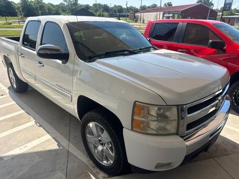 Used 2011 Chevrolet Silverado 1500 LT w/ Regional Value Package RWD image 1