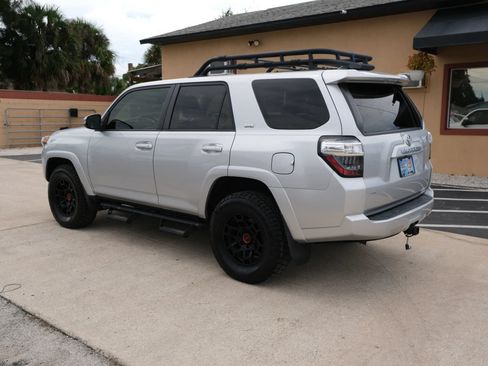 Used 2022 Toyota 4Runner SR5 Premium w/ Moonroof Package AWD/4WD image 7