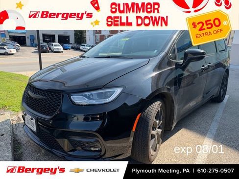 Used 2026 Chrysler Pacifica Limited w/ S Appearance Package FWD image 1