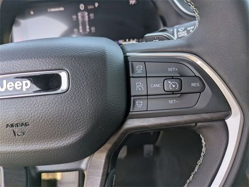 New 2025 Jeep Grand Cherokee Limited w/ Luxury Tech Group II image 15