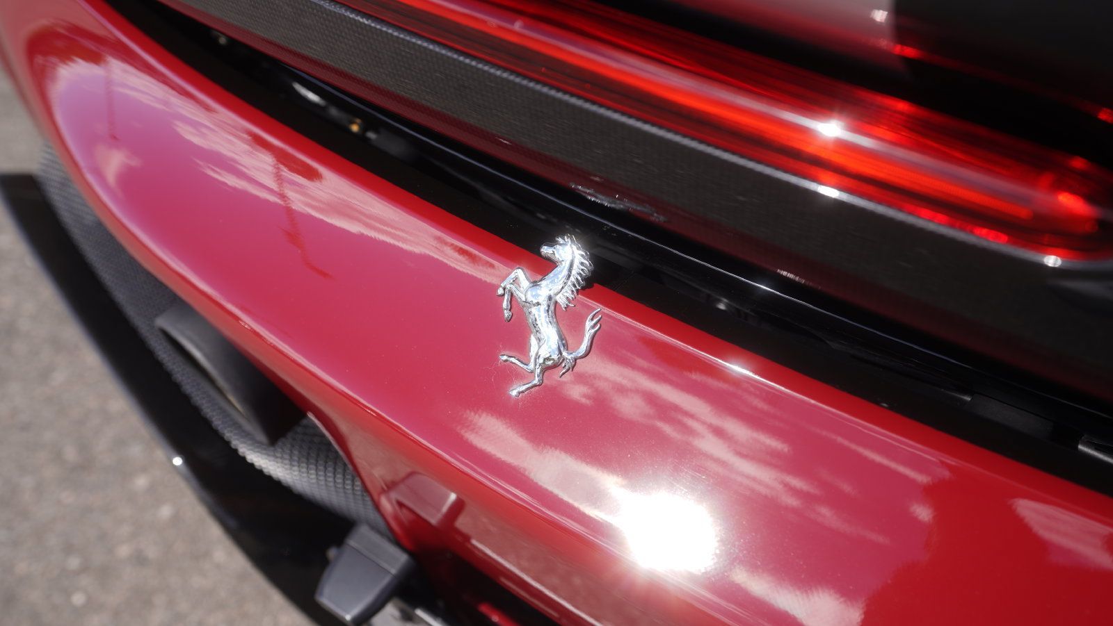 Used 2022 Ferrari SF90 Stradale AWD/4WD image 16