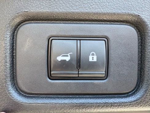 Used 2023 Nissan Pathfinder Platinum AWD/4WD image 9