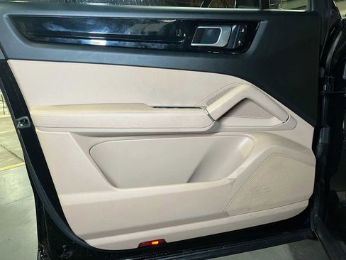 Used 2023 Porsche Cayenne image 19