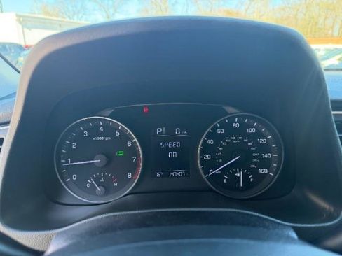 Used 2018 Hyundai Elantra SE image 17