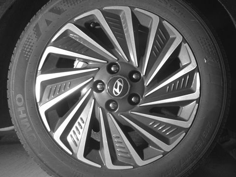 Used 2025 Hyundai Sonata SEL FWD image 12