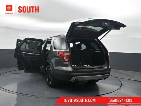 Used 2017 Ford Explorer XLT w/ Equipment Group 202A FWD image 58