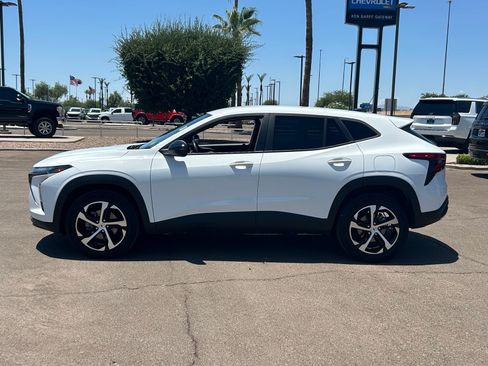 Certified 2024 Chevrolet Trax RS w/ Driver Confidence Package FWD image 2