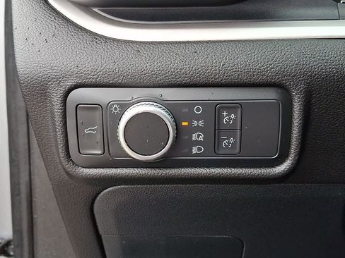 Used 2022 Ford Explorer XLT image 26