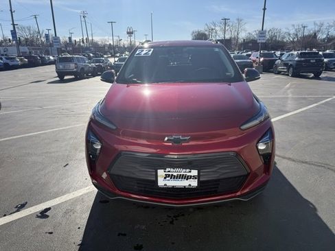 Used 2022 Chevrolet Bolt EUV LT w/ Convenience Package image 2