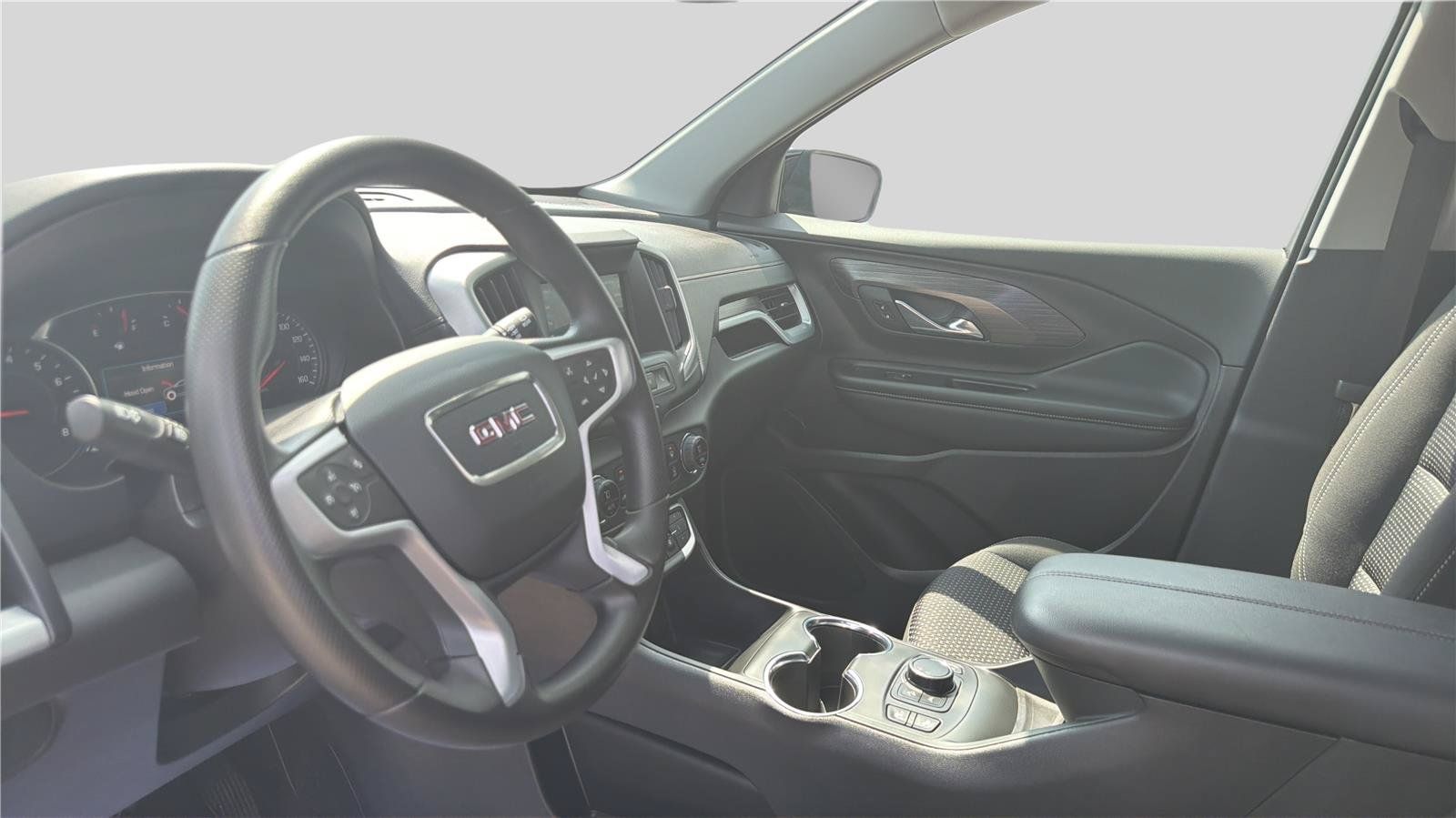 Used 2024 GMC Terrain SLE w/ Driver Convenience Package FWD image 16