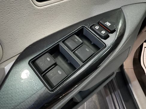 Used 2013 Toyota Sienna SE FWD image 26