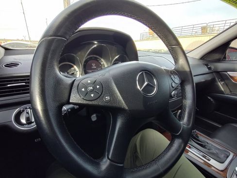 Used 2010 Mercedes-Benz C 300 Sedan image 19