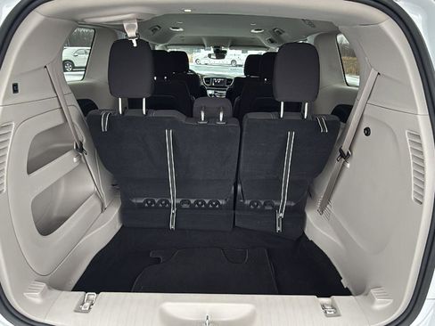 Used 2023 Chrysler Voyager LX image 21