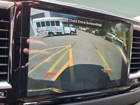 Used 2023 Chrysler Pacifica Touring-L FWD image 19