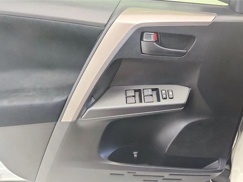 Used 2018 Toyota RAV4 LE w/ All Weather Liner Package AWD/4WD image 32