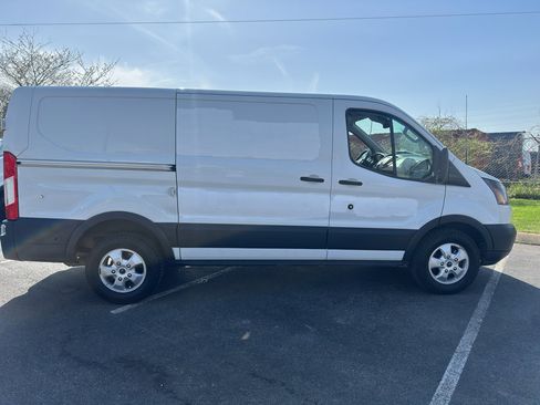 Used 2018 Ford Transit 250 130 Low Roof image 2