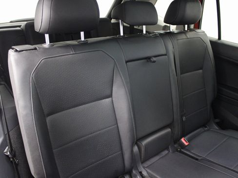 Used 2019 Volkswagen Tiguan SE image 27