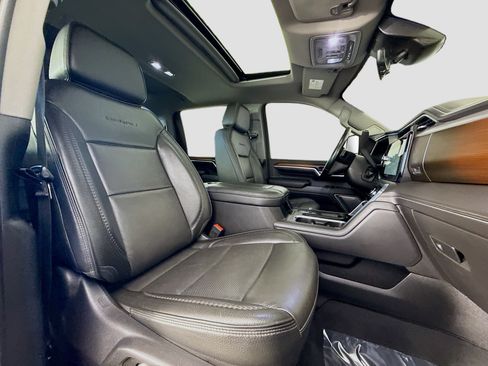 Used 2025 GMC Sierra 3500 Denali w/ Denali Reserve Package AWD/4WD image 32