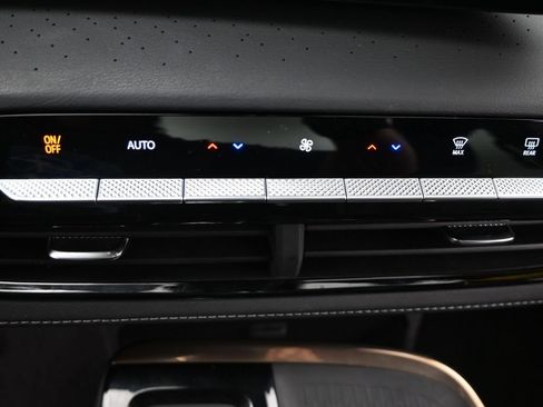 Used 2025 Buick Enclave Avenir w/ Super Cruise Package AWD/4WD image 25