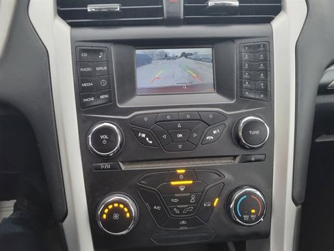 Used 2015 Ford Fusion SE image 5