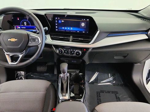 Used 2025 Chevrolet Trax LT w/ Driver Confidence Package FWD image 26