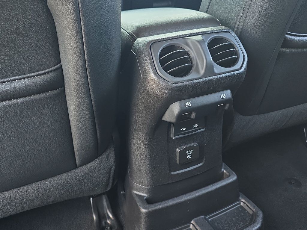 Used 2018 Jeep Wrangler Unlimited Sahara w/ Dual Top Group AWD/4WD image 31