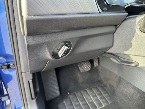 Used 2024 Volkswagen Jetta SE FWD image 19