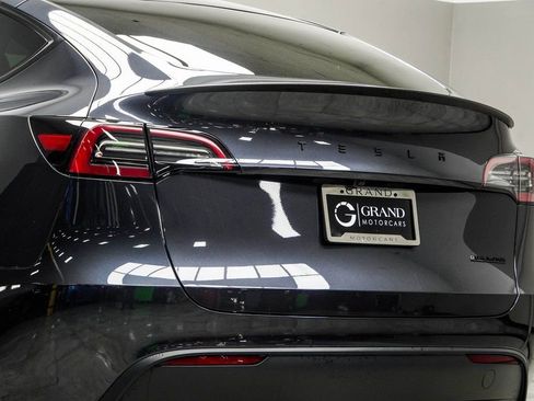 Used 2024 Tesla Model Y Performance image 14