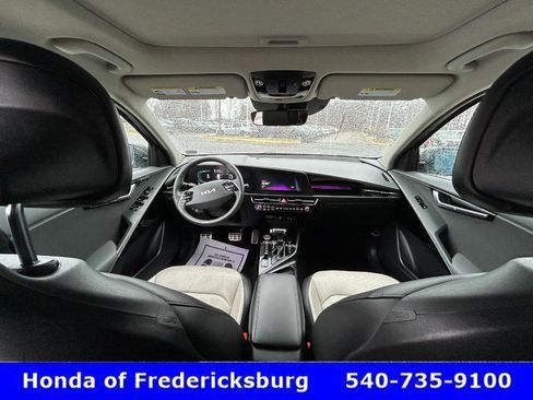 Used 2023 Kia Niro SX Touring image 43