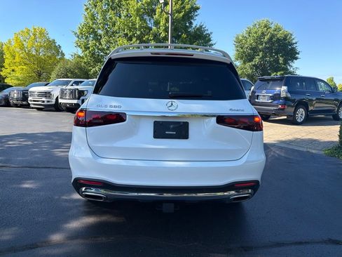 Used 2024 Mercedes-Benz GLS 580 4MATIC image 7