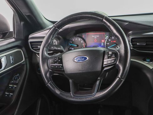 Used 2020 Ford Explorer XLT w/ Equipment Group 202A AWD/4WD image 12