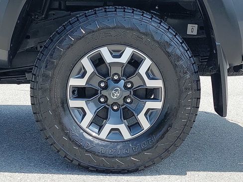 Used 2021 Toyota Tacoma TRD Off-Road w/ Technology Package RWD image 31