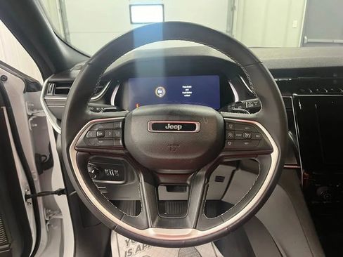 Used 2023 Jeep Grand Cherokee L Laredo AWD/4WD image 13