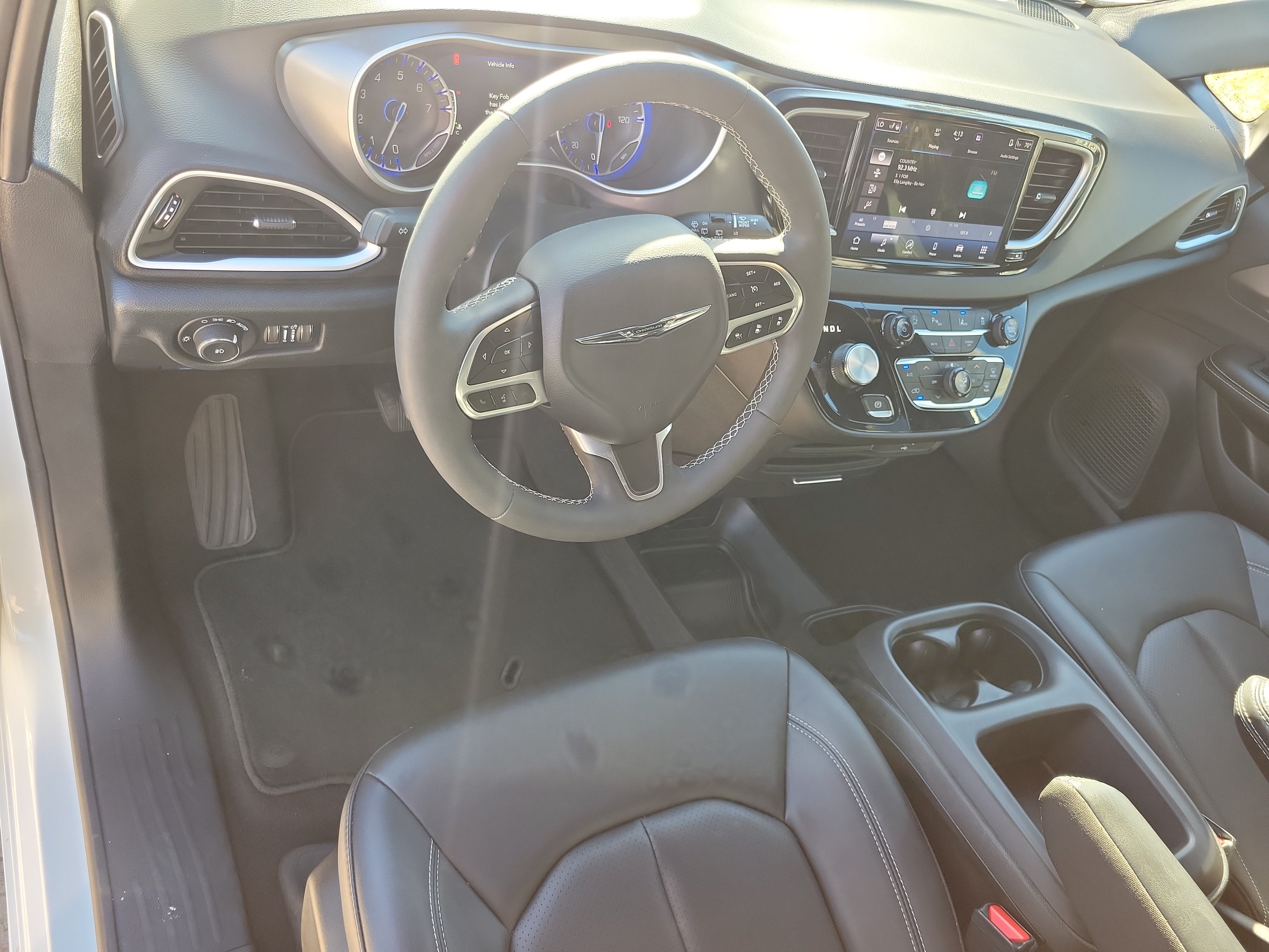 Used 2026 Chrysler Pacifica Select FWD image 12