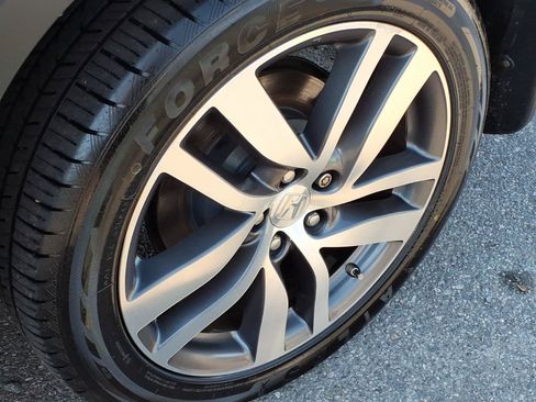 Used 2017 Honda Pilot Touring image 14