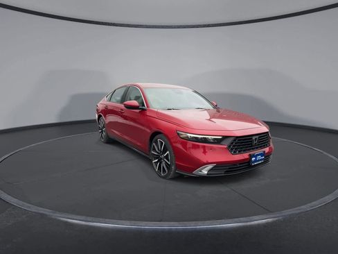 Used 2023 Honda Accord Touring image 2