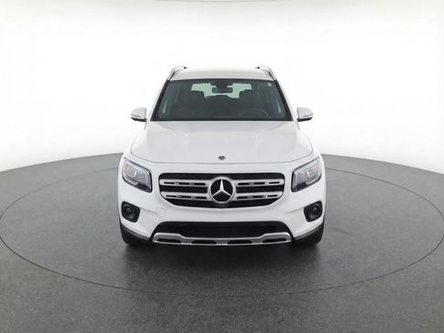 Used 2025 Mercedes-Benz GLB 250 4MATIC image 2