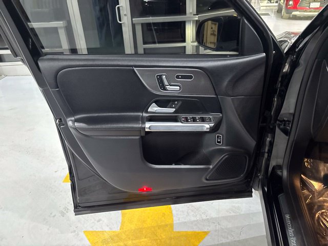 Used 2021 Mercedes-Benz GLB 250 4MATIC image 13