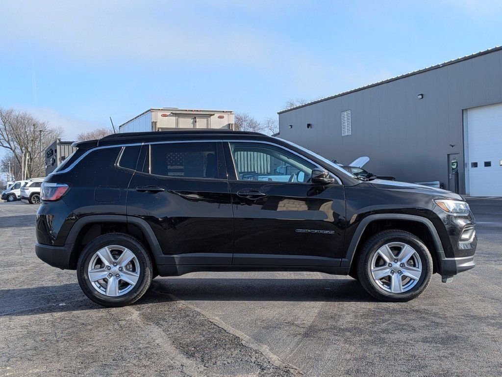 Used 2022 Jeep Compass Latitude w/ Convenience Group AWD/4WD image 8