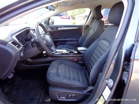 Used 2016 Ford Fusion SE FWD image 9