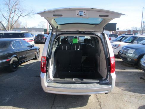Used 2009 Dodge Grand Caravan SXT w/ Family Value Group image 6