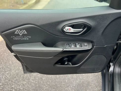 Used 2023 Jeep Cherokee Altitude Lux image 26