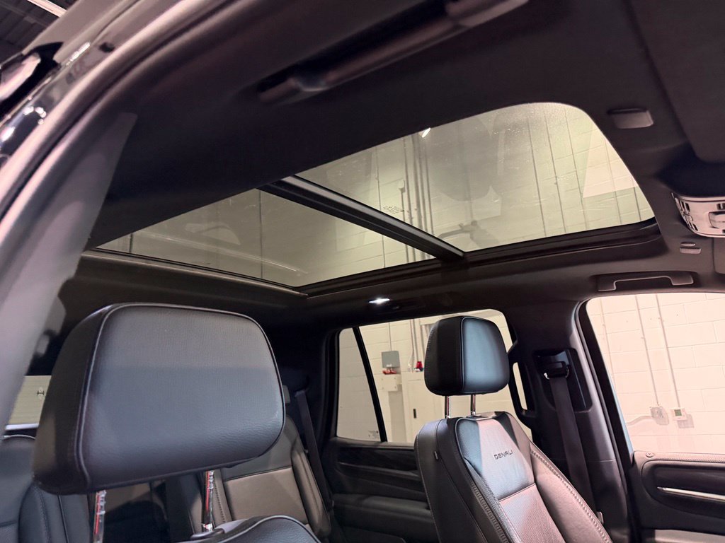 Used 2021 GMC Yukon Denali w/ Denali Premium Package AWD/4WD image 52