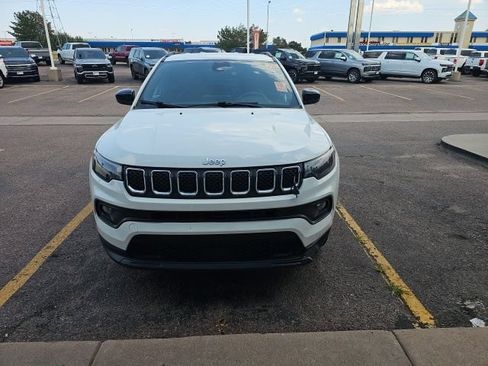 Used 2023 Jeep Compass Latitude AWD/4WD image 10