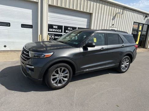 Used 2020 Ford Explorer XLT w/ Equipment Group 202A image 13