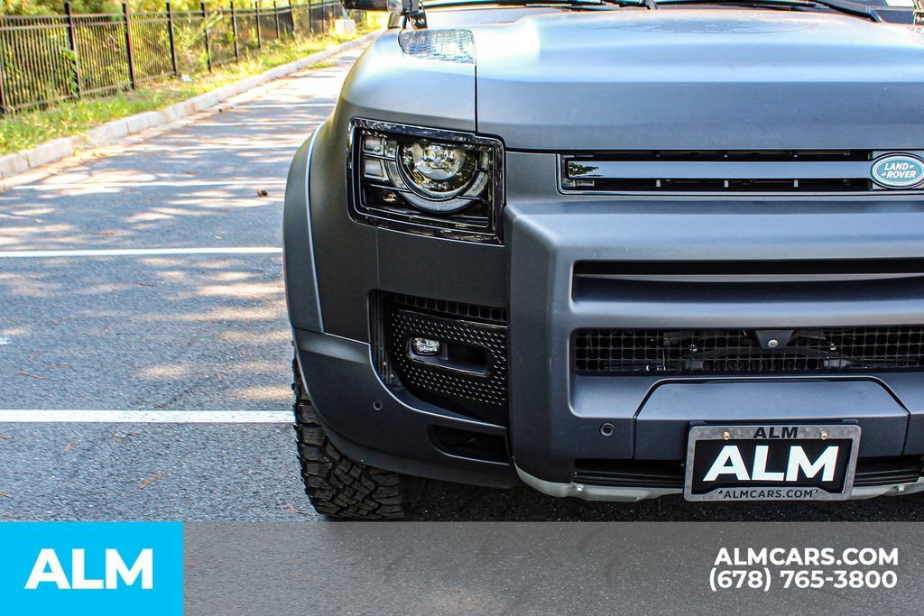 Used 2023 Land Rover Defender 130 SE AWD/4WD image 11