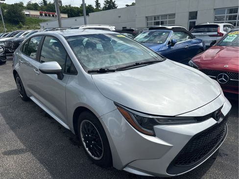 Used 2021 Toyota Corolla LE FWD image 2