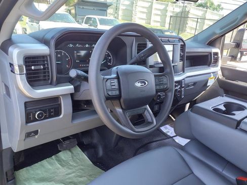 New 2024 Ford F550 4x4 Regular Cab Super Duty image 31