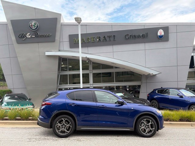Used 2023 Alfa Romeo Stelvio Ti AWD/4WD image 4